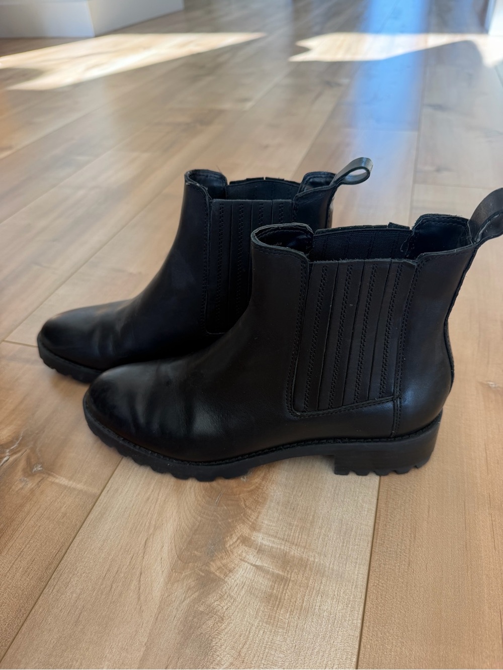 Dolce Vida Women’s Black Chelsea Boot - Sleek Leather Ankle Boot